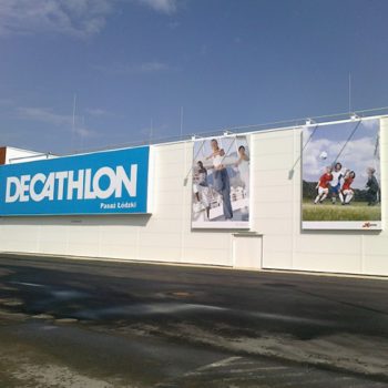 Kaseton reklamowy sieci sklepów sportowych Decathlon